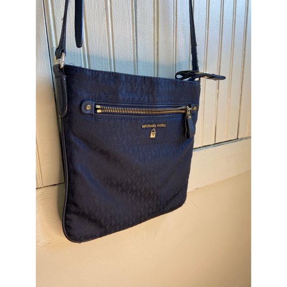 Michael Kors Nylon Kelsey Navy Large Crossbody - Picture 6 of 13